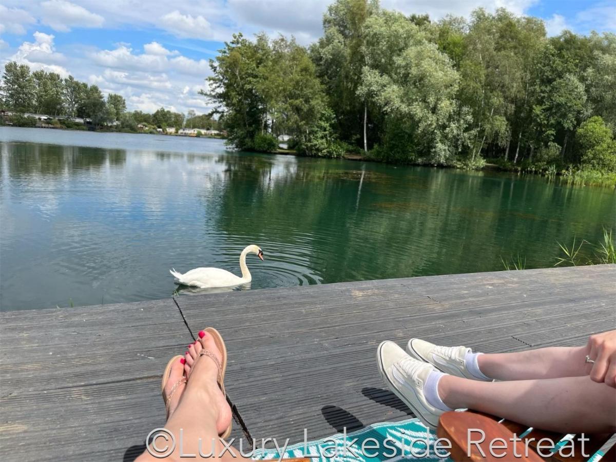 Lakeside Retreat With Hot Tub & Fishing Peg At Tattershall Lakes Country Park Hotel Exterior foto